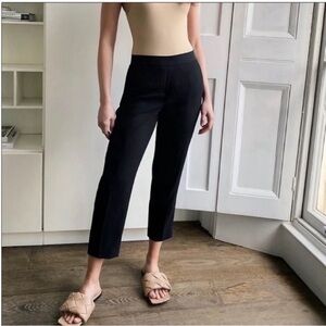 Aritzia Babaton Black Ponte Conan Pull On Crop Pant
Sz 2